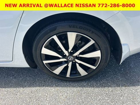 Used 2023 Nissan Sentra SV w/ SV Premium Package image 10
