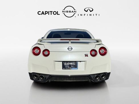 Used 2016 Nissan GT-R Premium image 6