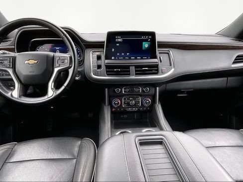 Used 2023 Chevrolet Suburban Premier image 7
