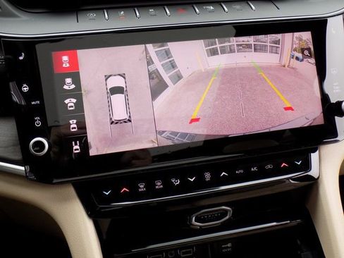 New 2026 Jeep Grand Cherokee Limited w/ Luxury Tech Group II RWD image 16