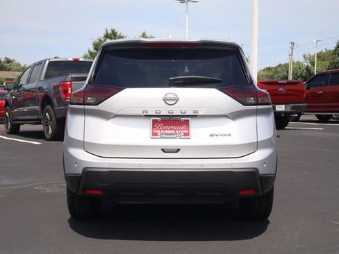 Certified 2024 Nissan Rogue SV AWD/4WD image 5