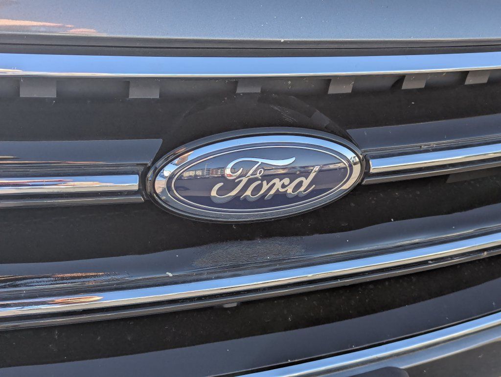 Used 2018 Ford Escape SE w/ SE Sport Appearance Package AWD/4WD image 11