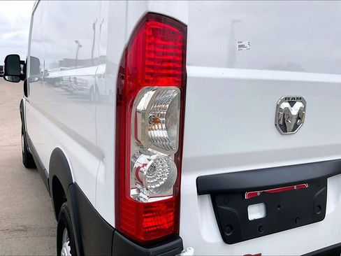 New 2024 RAM ProMaster 2500 w/ Convenience Group FWD image 12