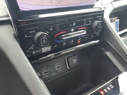 Certified 2023 Jeep Grand Cherokee Limited image 22