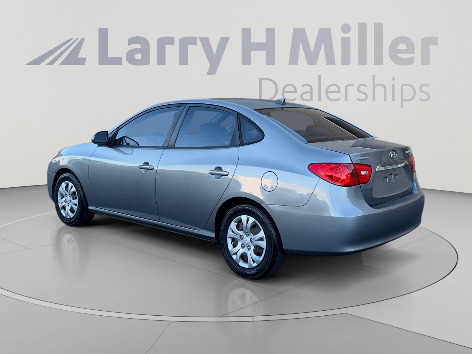 Used 2010 Hyundai Elantra GLS FWD image 3