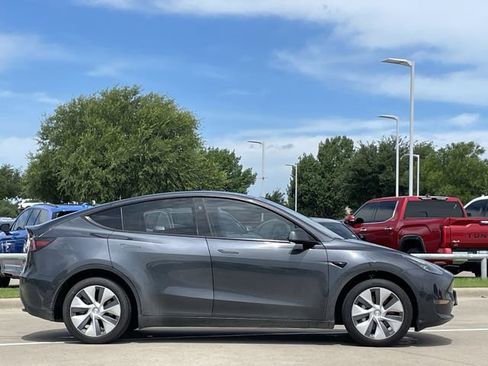Used 2024 Tesla Model Y Long Range AWD/4WD image 3