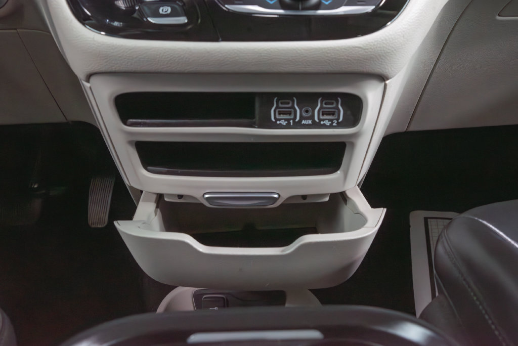 Used 2024 Chrysler Pacifica Limited FWD image 33