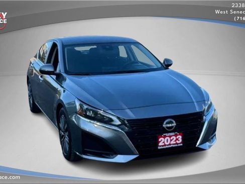 Used 2023 Nissan Altima 2.5 SV image 3