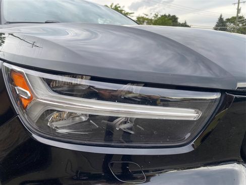 Used 2021 Volvo XC40 T5 R-Design image 21