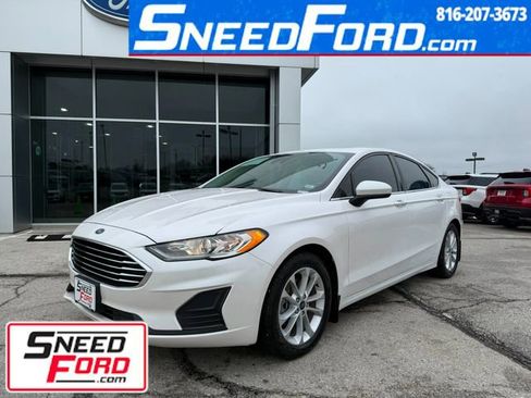 Used 2020 Ford Fusion SE image 1