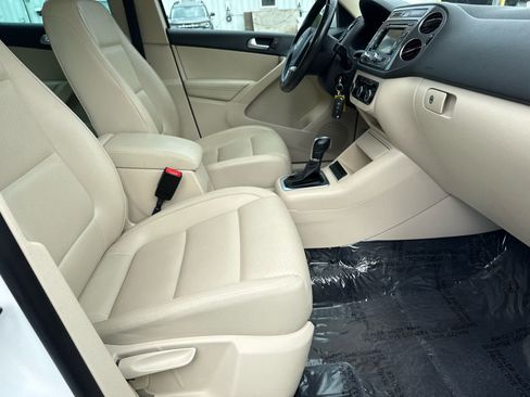 Used 2012 Volkswagen Tiguan SE AWD/4WD image 12