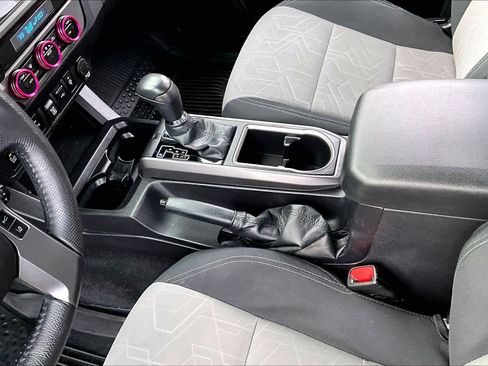 Certified 2021 Toyota Tacoma TRD Off-Road image 16