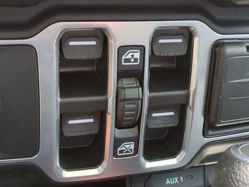 Used 2024 Jeep Gladiator Sport AWD/4WD image 22
