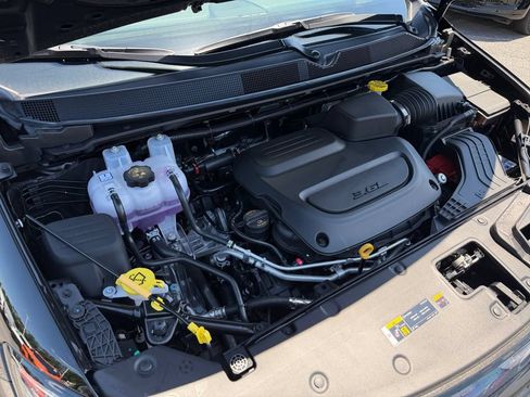 New 2027 Chrysler Pacifica Select w/ Family Tech Group FWD image 20