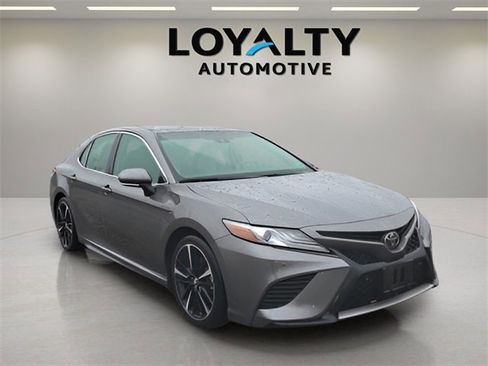 Used 2018 Toyota Camry XSE image 7