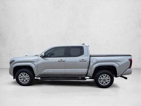 Certified 2025 Toyota Tacoma SR5 AWD/4WD image 9