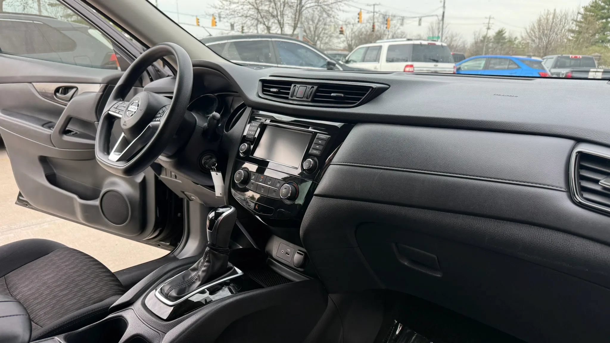 Used 2019 Nissan Rogue S FWD image 14