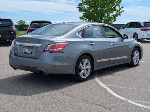 Used 2015 Nissan Altima 2.5 SV w/ Convenience Package FWD image 4
