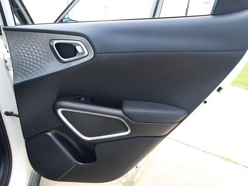 Used 2025 Kia Soul S FWD image 36