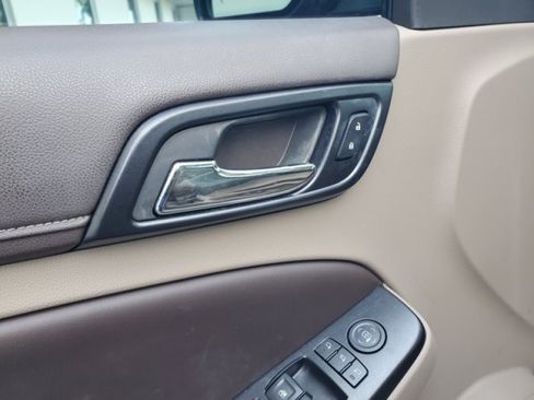 Used 2015 Chevrolet Suburban LTZ RWD image 16