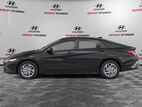 New 2026 Hyundai Elantra SEL Sport Premium FWD image 3