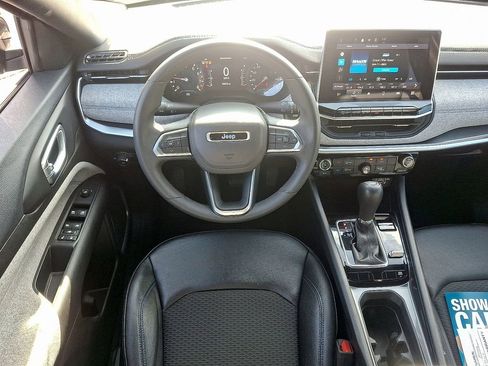 Used 2024 Jeep Compass Latitude image 11