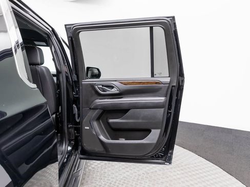 Used 2024 Chevrolet Suburban Premier image 37