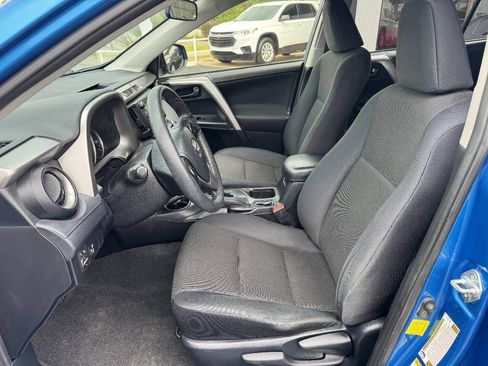 Used 2016 Toyota RAV4 LE FWD image 16