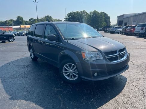 Used 2019 Dodge Grand Caravan SXT FWD image 1