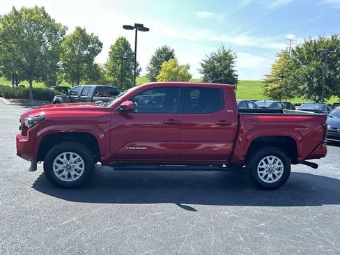 Used 2025 Toyota Tacoma SR5 RWD image 7