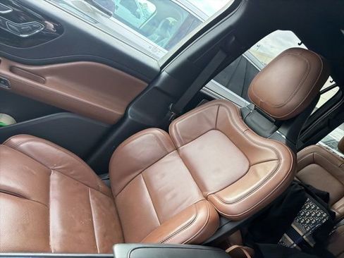 Used 2022 Lincoln Aviator Reserve w/ Equipment Group 201A image 9