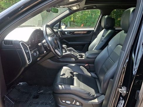 Used 2019 Porsche Cayenne AWD/4WD image 16