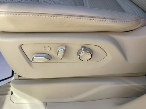 Used 2025 Cadillac Escalade ESV Sport Platinum image 25