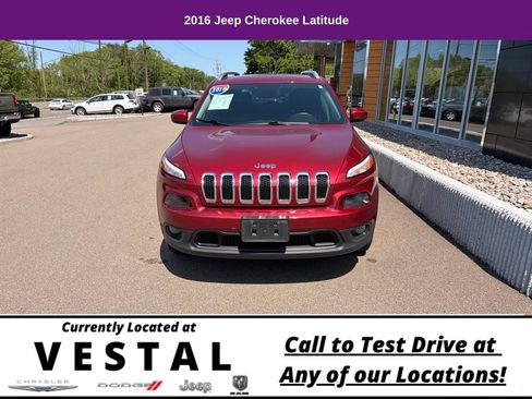 Used 2016 Jeep Cherokee Latitude AWD/4WD image 2