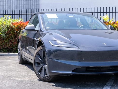 Used 2024 Tesla Model 3 Standard Range RWD image 4