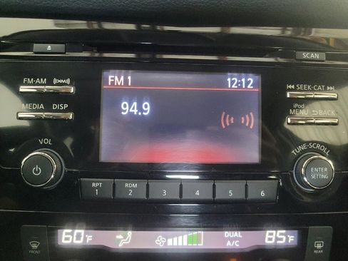 Used 2017 Nissan Rogue SV FWD image 25