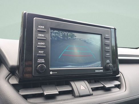 Used 2022 Toyota RAV4 LE FWD image 17