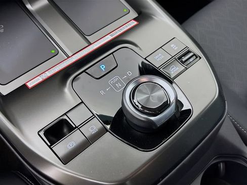 New 2026 Subaru Solterra AWD/4WD image 17