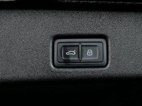 Certified 2025 Audi Q5 Premium w/ Convenience Package image 31