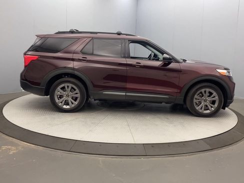 Used 2022 Ford Explorer XLT w/ Equipment Group 202A AWD/4WD image 6