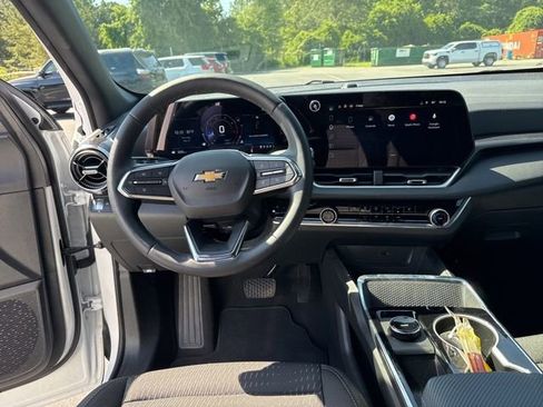 Used 2026 Chevrolet Equinox LT FWD image 14