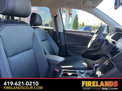 Used 2022 Volkswagen Tiguan SE image 29