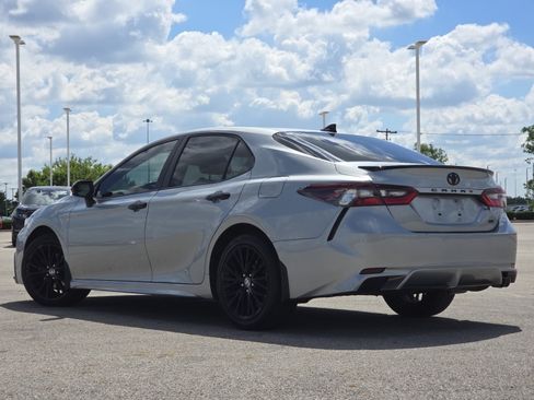Used 2021 Toyota Camry SE FWD image 15