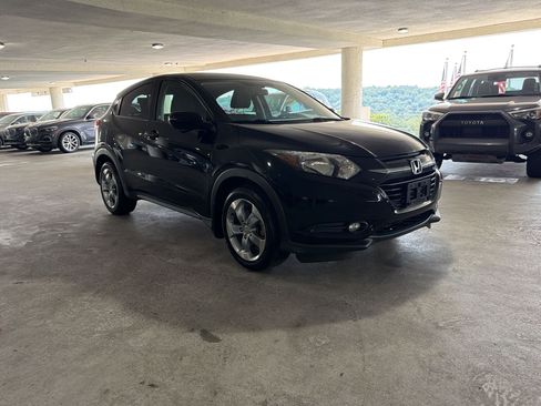 Used 2017 Honda HR-V EX image 4