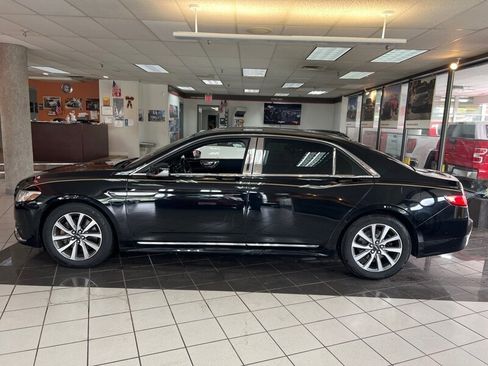 Used 2017 Lincoln Continental Premiere image 2