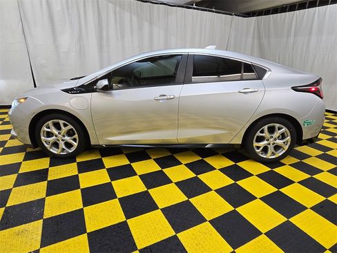 Used 2017 Chevrolet Volt Premier w/ Driver Confidence II Package image 6