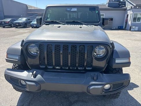 Used 2022 Jeep Gladiator Sport AWD/4WD image 2