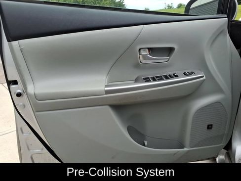 Used 2012 Toyota Prius V Five FWD image 10