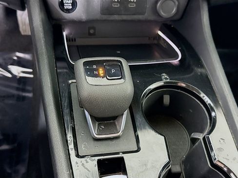 Certified 2024 Nissan Rogue SL FWD image 11