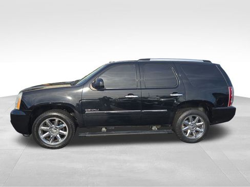 Used 2011 GMC Yukon Denali image 2